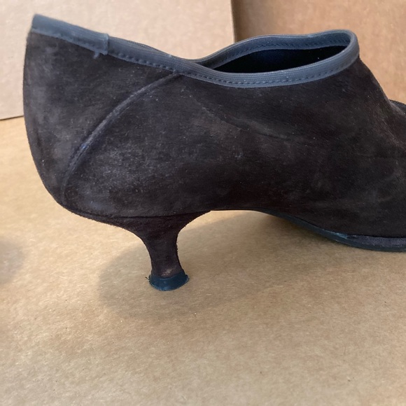 SOLD-Brown casual suede Stuart Weitzman bootie with a cute short heel - Picture 3 of 8